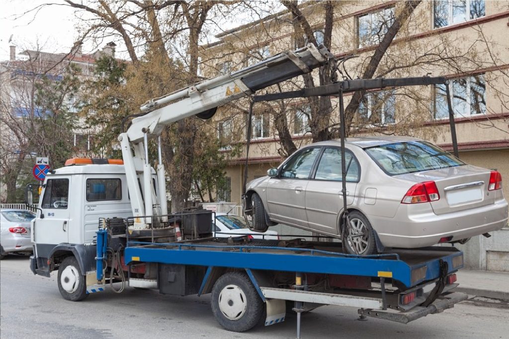 Primăria Craiova continuă ridicarea autovehiculelor abandonate pe domeniul public
